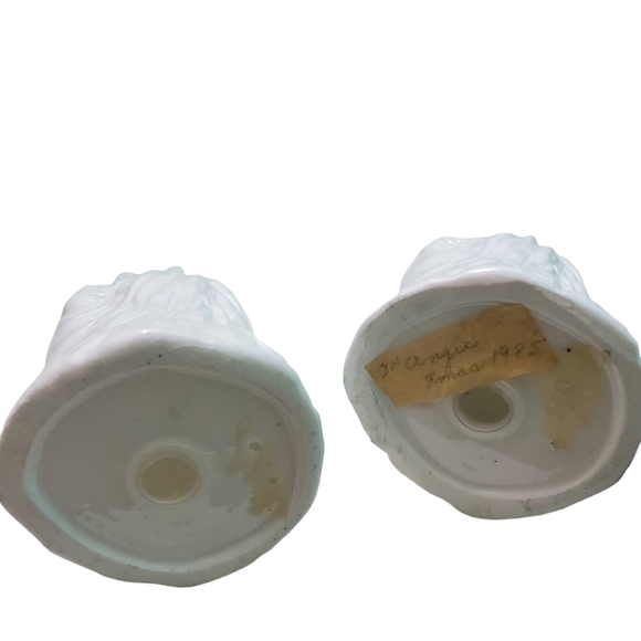 Vintage white cat salt and pepper shakers - Picture 3 of 3